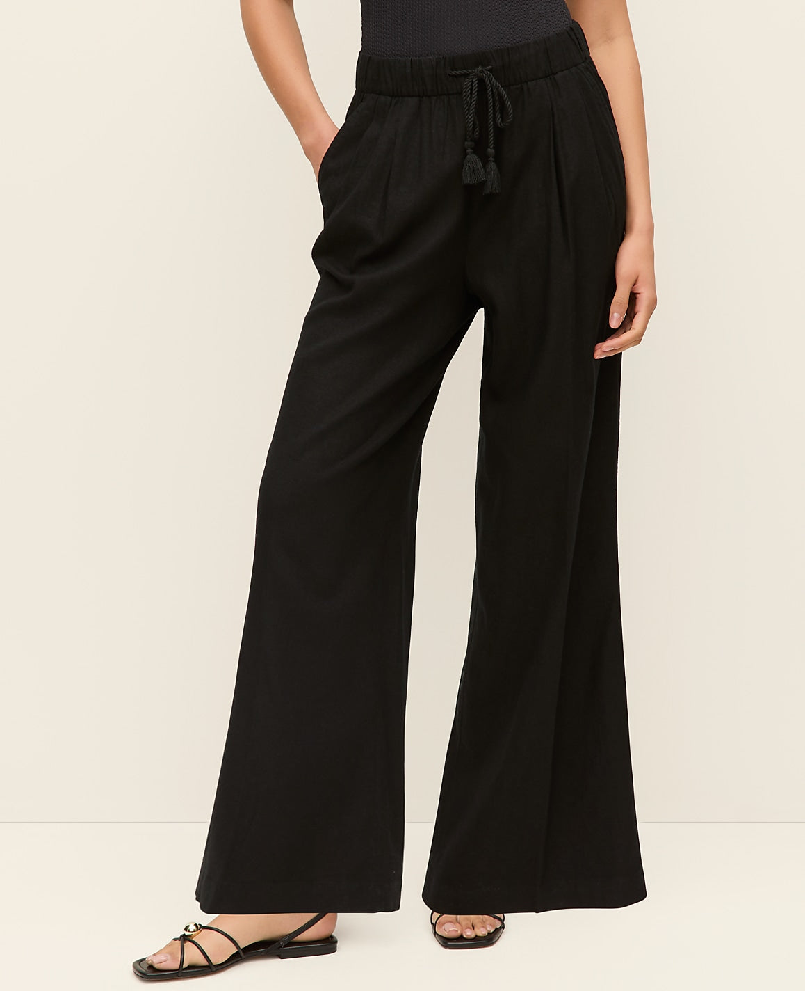 Petite Weekend Easy Fit Wide-Leg Pant in Linen Blend | Ann Taylor
