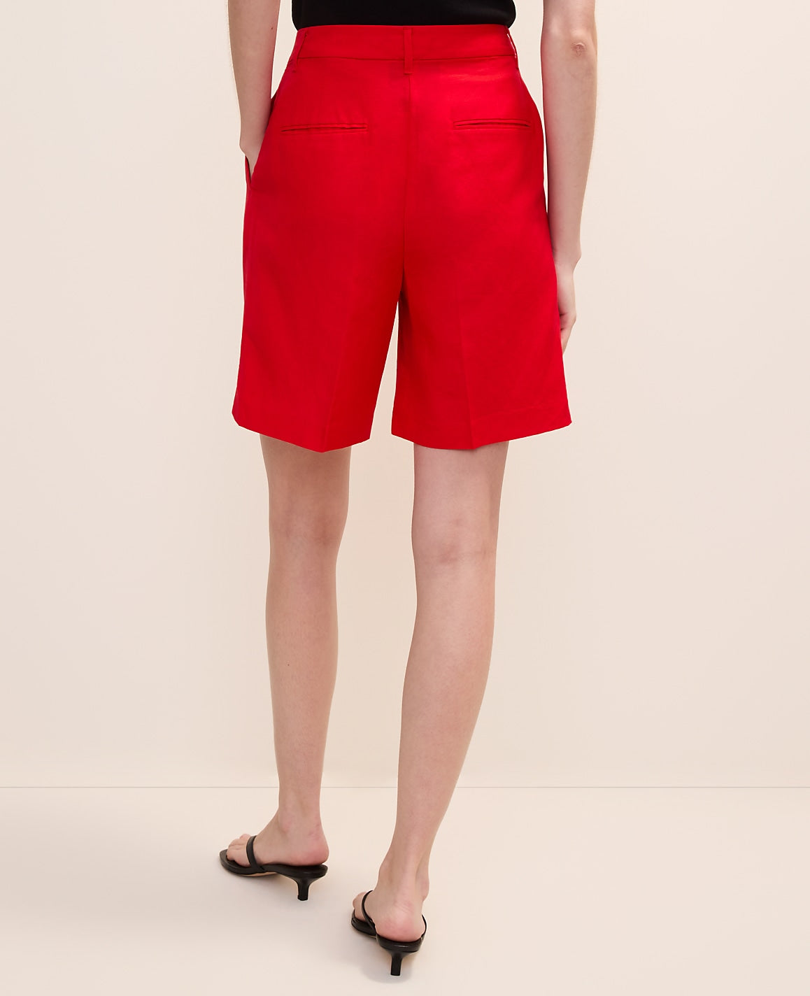 The Petite Bermuda Short in Linen Blend | Ann Taylor