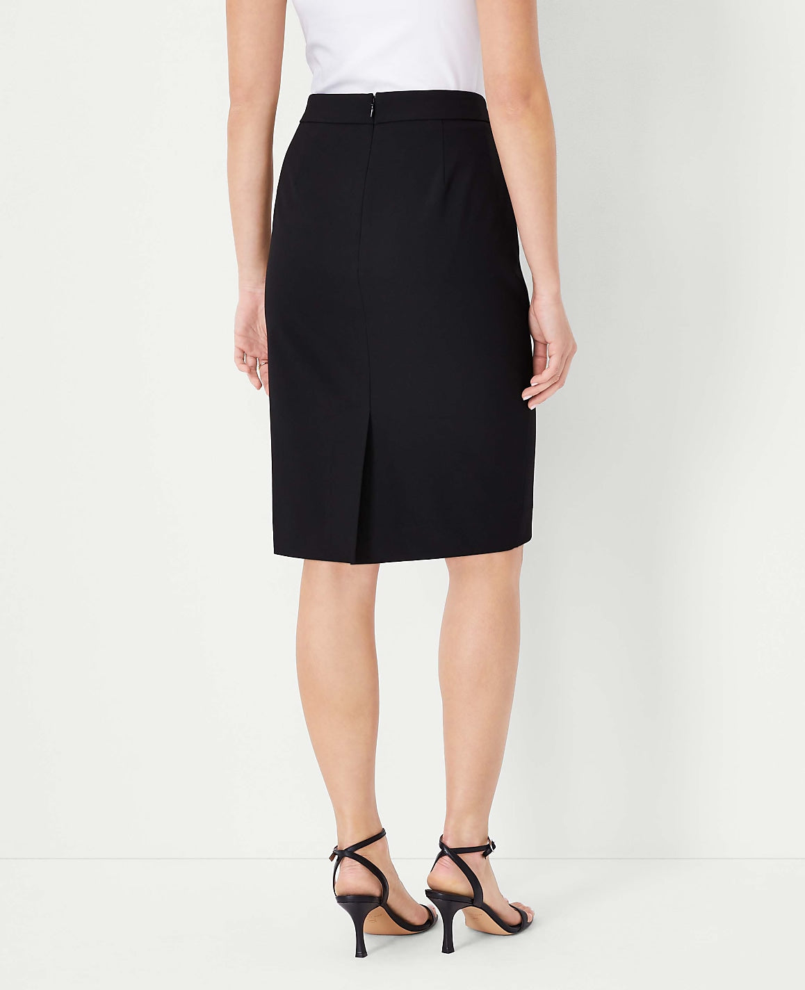 The Seamed Pencil Skirt in Seasonless Stretch | Ann Taylor