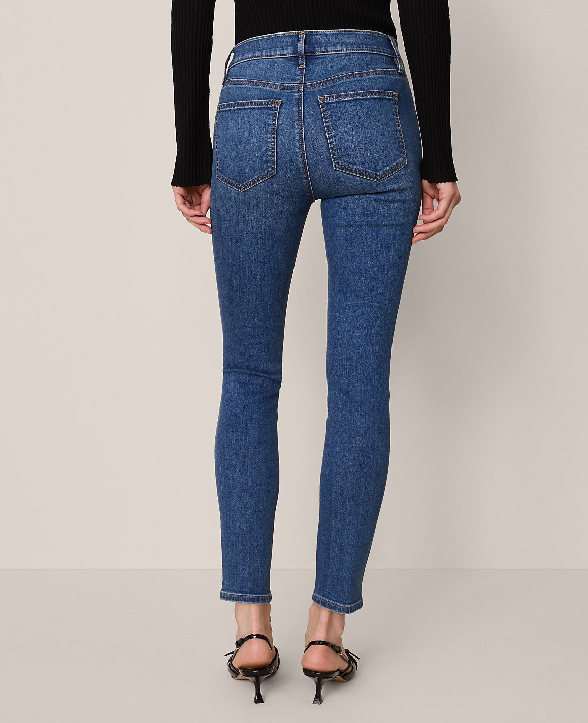 Mid Rise Skinny Jeans in Classic Wash — Curvy Fit | Ann Taylor