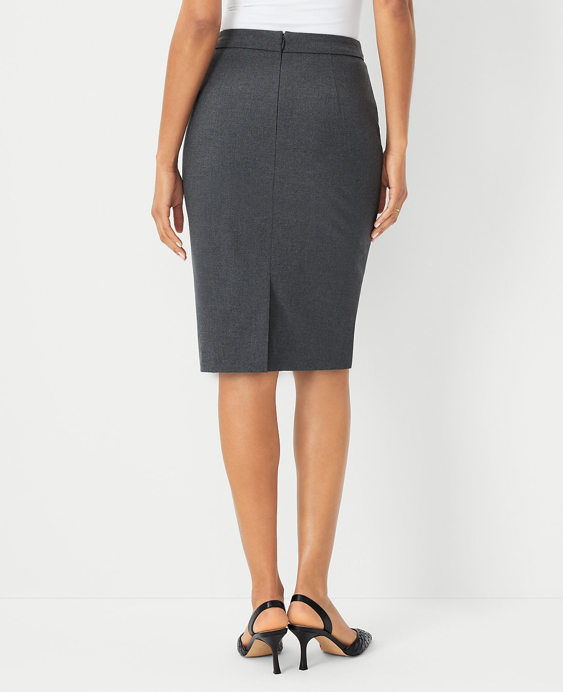 The Seamed Pencil Skirt in Seasonless Stretch — Curvy Fit | Ann Taylor