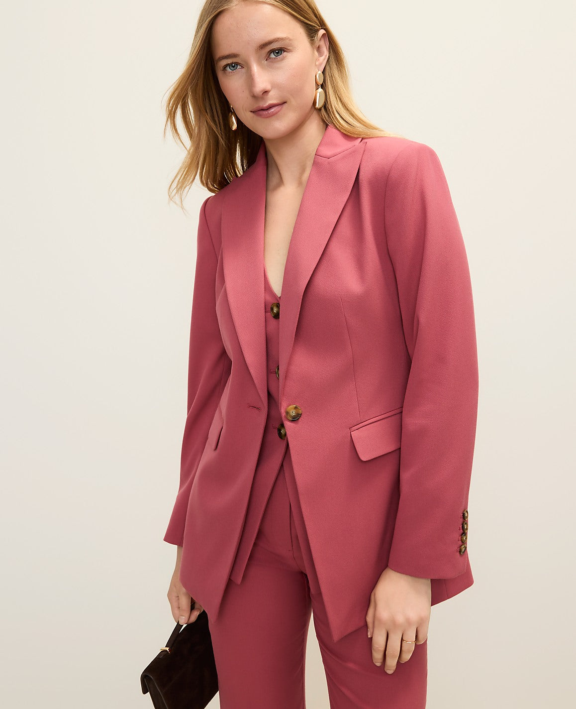 The Petite Fitted Long Blazer | Ann Taylor